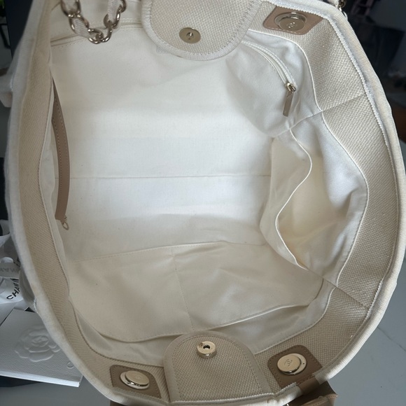 Chanel Deauville tote - Picture 4 of 12